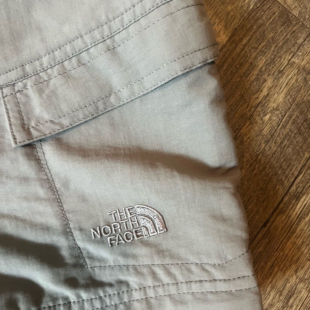 The North Face Cargo Hiking Outdoor Shorts Mid Rise Flap Pockets Gray Size 4 - Picture 3 of 13
